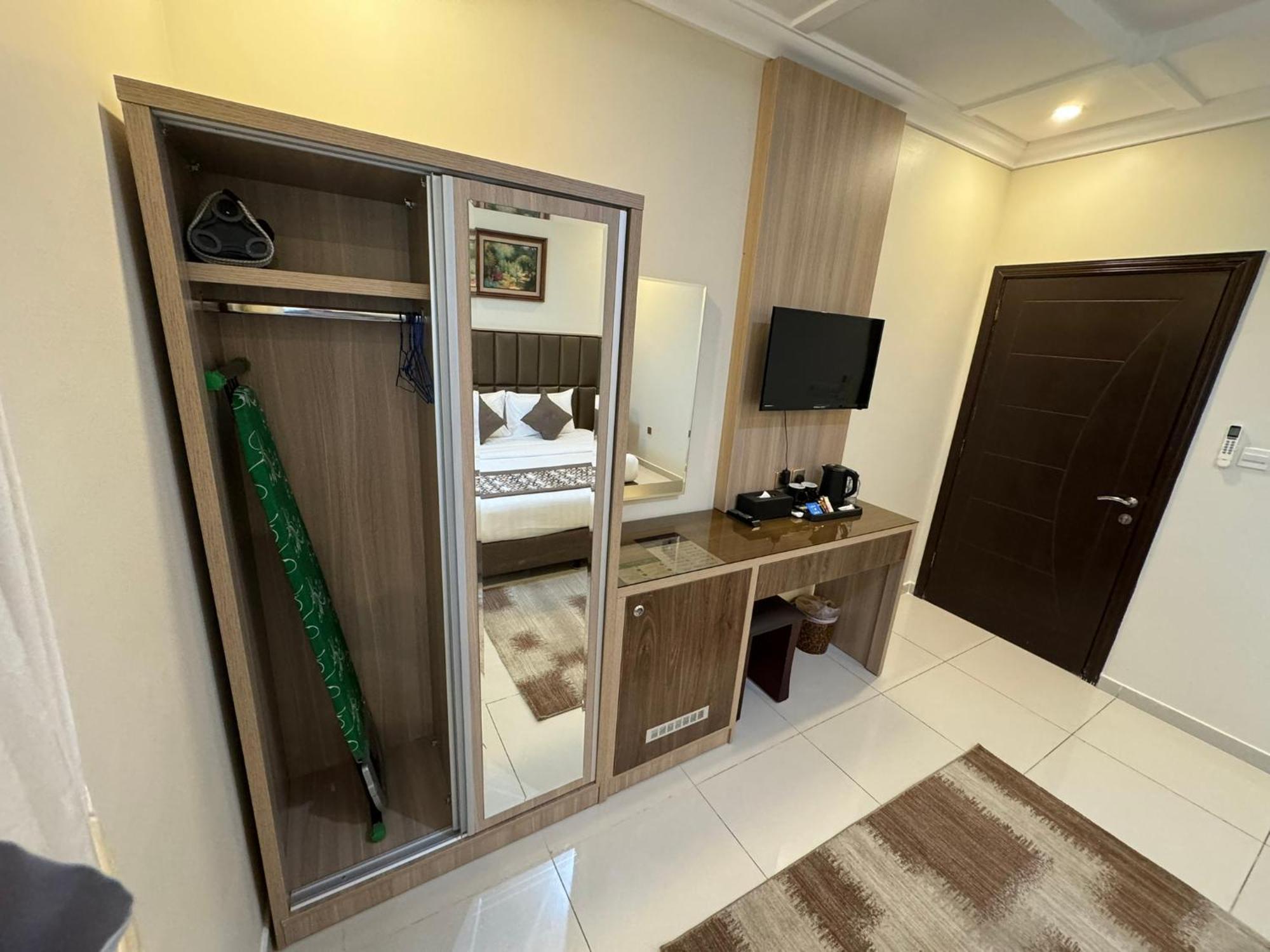 Primotel Suites As Salamah Jeddah Exterior photo